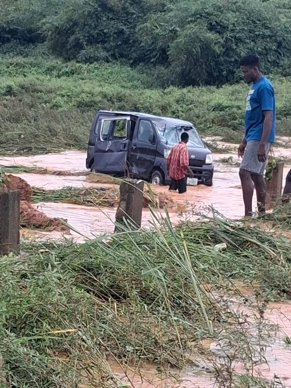 Police Rescue Seven Students, Two Adults Trapped in Anambra Flood